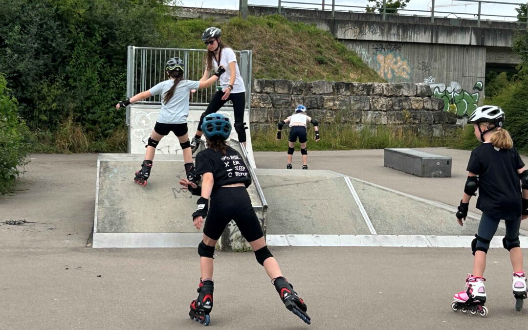 Mit Inlinern im Skate-Park? Unser Kurs macht es möglich!